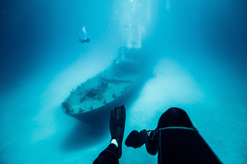 Malta-diver-wreck