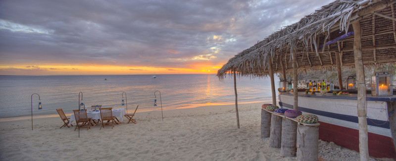 Azura-Quilalea-beach-bar