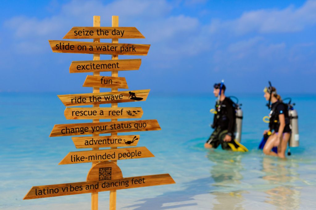 Carpe-Diem-Resort-Lagoon-Signpost