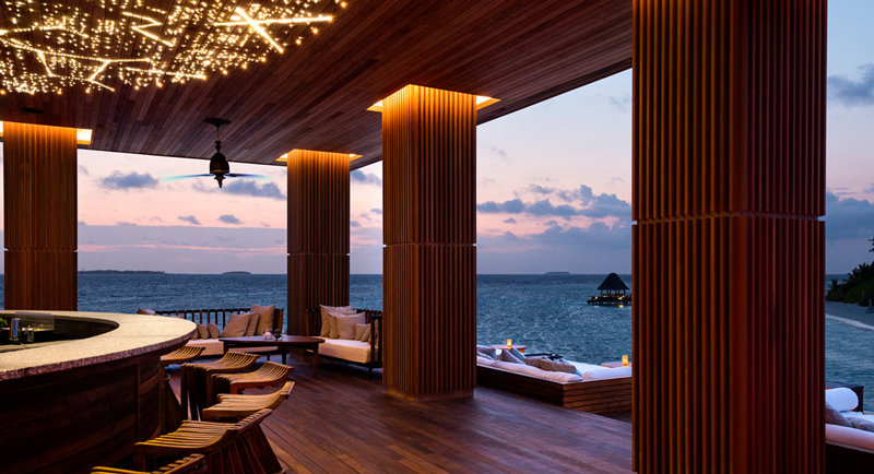 Anantara_Kihavah_SKY_Bar_Sunset