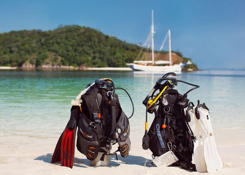 liveaboard-diving