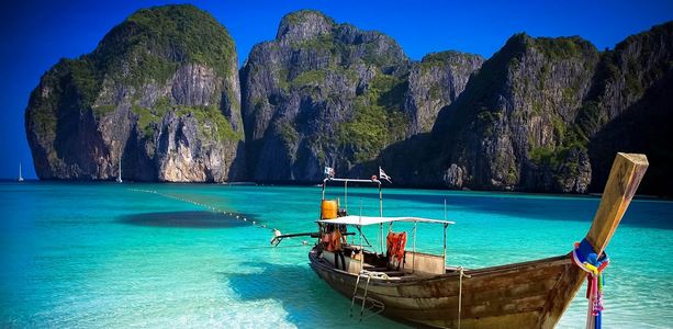 Diving in Phi Phi Island, Thailand