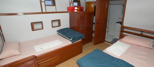 Galapagos Master (Deep Blue), Galapagos and Ecuador - liveaboard diving holidays