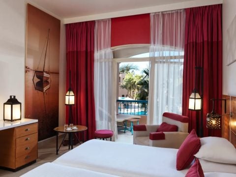Premium Pool View, Club Paradiso