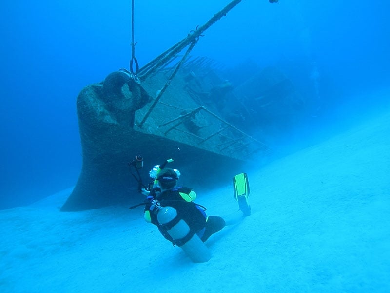 Cayman Brac dive centres, Cayman Brac
