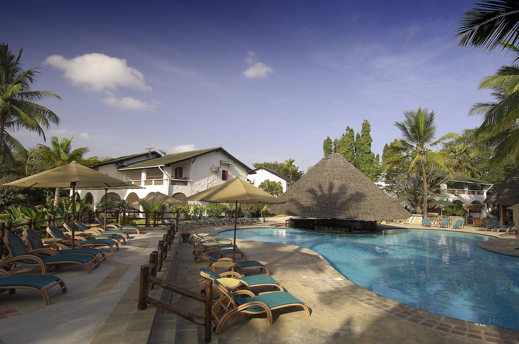 Pinewood Beach Resort, Diani - dive holidays