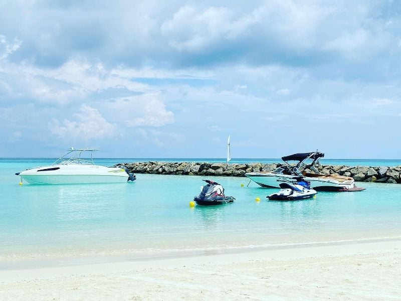 Varu by Atmosphere watersports & dive centre, Maldives